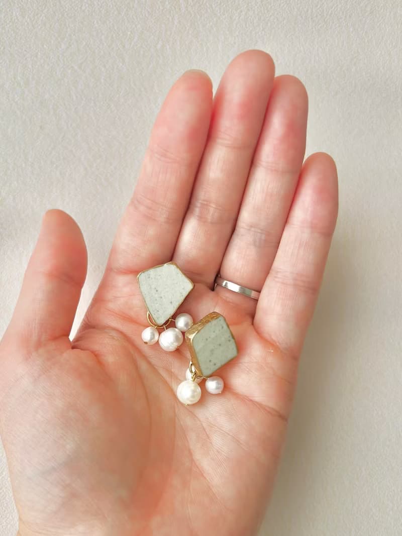 唐津焼　白華窯　サージカルステンレスピアス　金継ぎ　白　淡水パール　天然石　伝統工芸　No.211