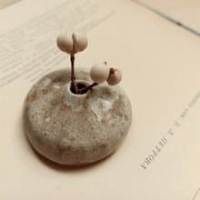 白色扁花瓶