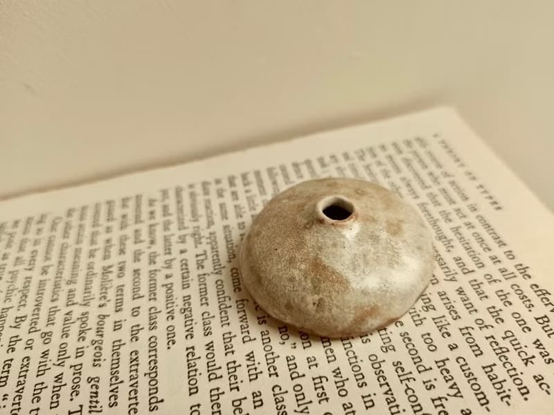 白色扁花瓶