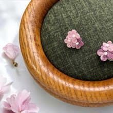 手鉤花耳飾。紫羅蘭