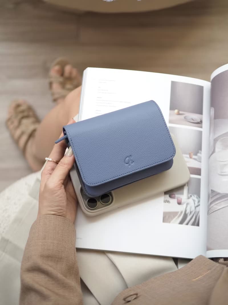 Crepe 真牛皮摺疊錢包/短夾 :  霧藍色