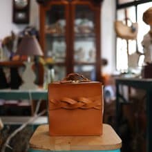 CAJA - 手工皮革方形手袋 Square Box Handbag