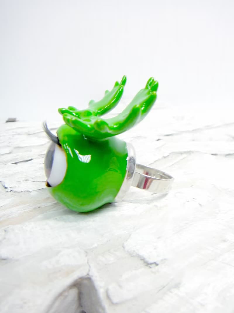 TIMBEE LO 綠色鹿角眼珠戒指 Antlers Eyeball  with Green Epoxy Ring