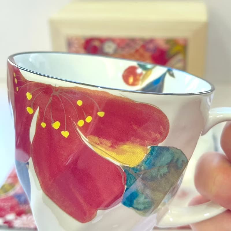 【母親節禮物】美濃燒-紅白椿花暈彩馬克杯對杯禮盒(附花布杯墊)