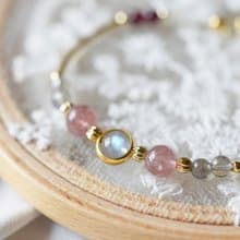 初戀的甜酸。草莓晶 拉長石 石榴石 月亮石 14K包金 天然石 手鍊