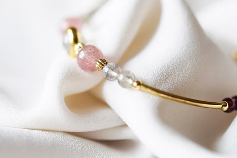 初戀的甜酸。草莓晶 拉長石 石榴石 月亮石 14K包金 天然石 手鍊