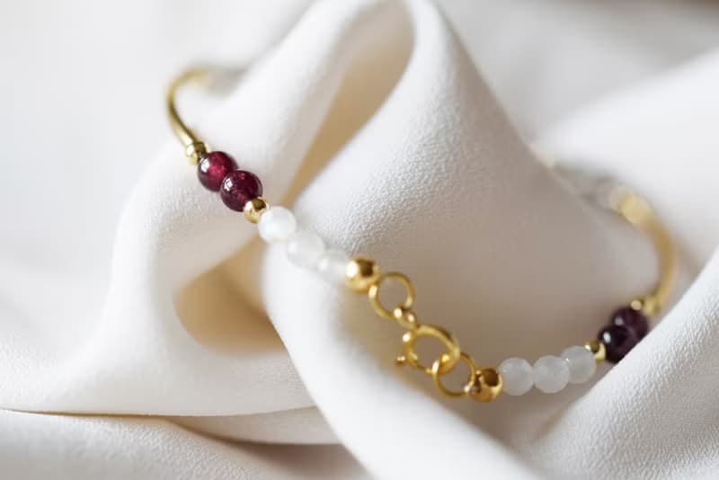 初戀的甜酸。草莓晶 拉長石 石榴石 月亮石 14K包金 天然石 手鍊