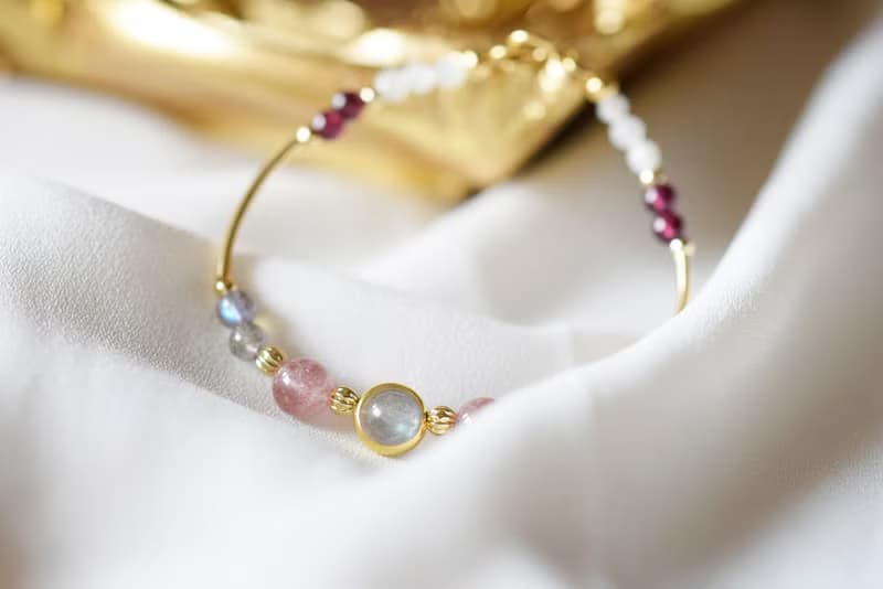 初戀的甜酸。草莓晶 拉長石 石榴石 月亮石 14K包金 天然石 手鍊