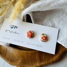 梅 陶器 金継ぎ ピアス イヤリング ノンホールピアス お花 花 うめ 冬 春 春色 赤 レッド グリーン 緑 ゴールド 金 小さい 小ぶり シンプル ギフト