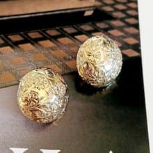 vintage jewelry  典雅半球形金色立體花卉紋 夾式耳環