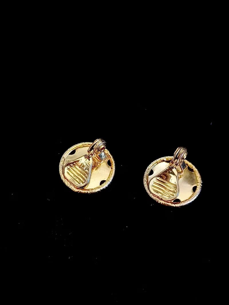 vintage jewelry  典雅半球形金色立體花卉紋 夾式耳環