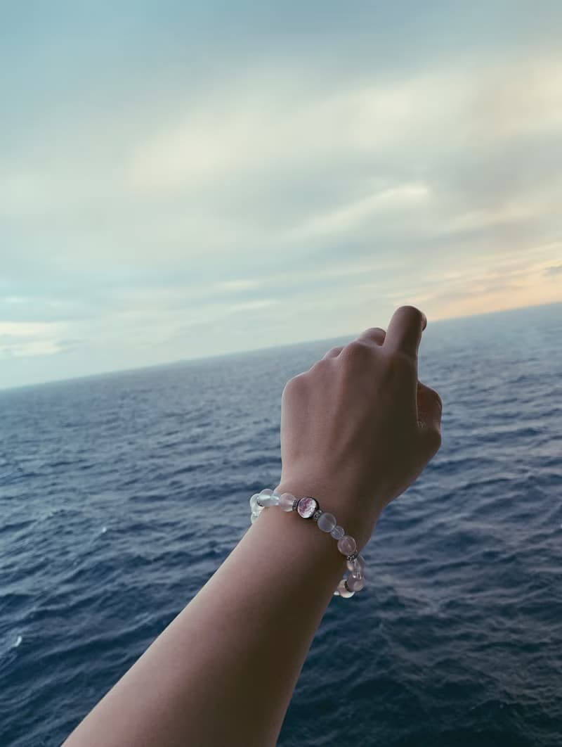 【琉璃系列】 櫻花粉紅夜光琉璃珠手鍊