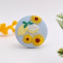 夏のイエロー祭り!　レモンとひまわりの刺繍ブローチ