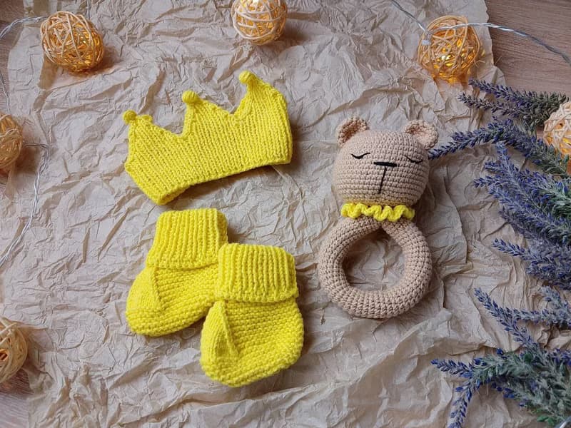Gift box for children's set yellow / rodents in the form of hare, crown, booties