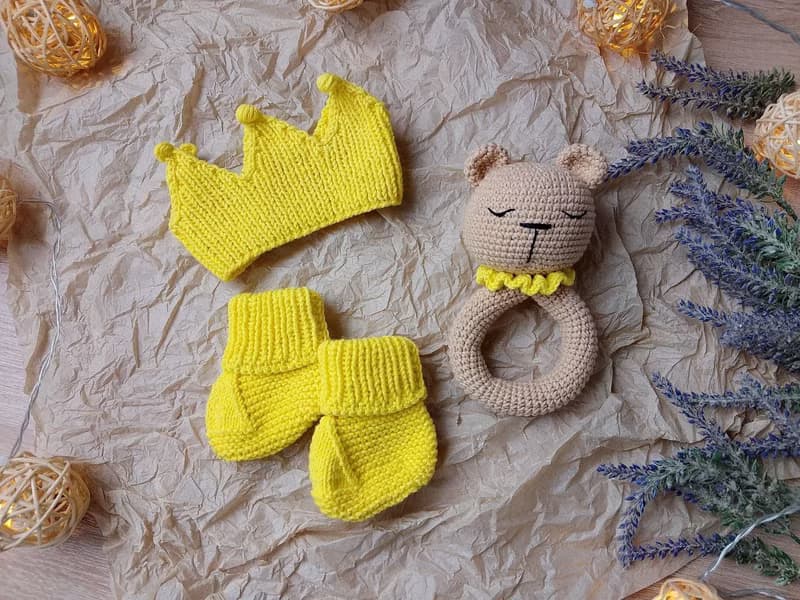 Gift box for children's set yellow / rodents in the form of hare, crown, booties