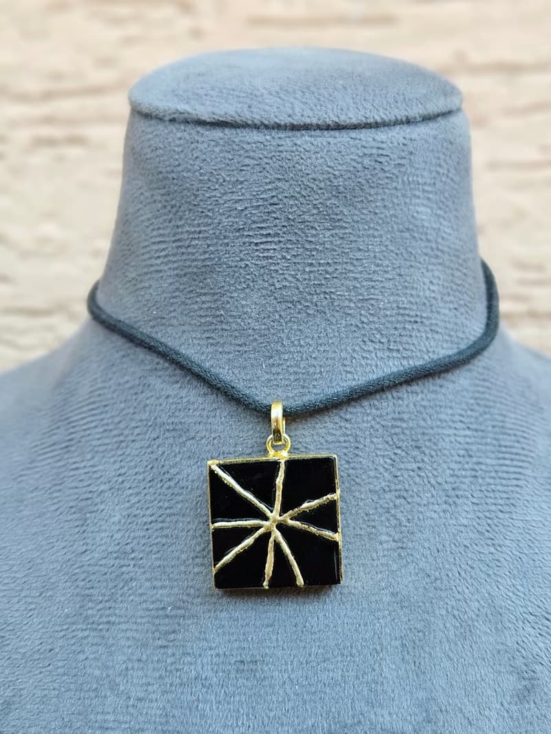 手工金繼項鍊 黑瑪瑙方形吊墜 鍍金銀底 藝術修復風格珠寶