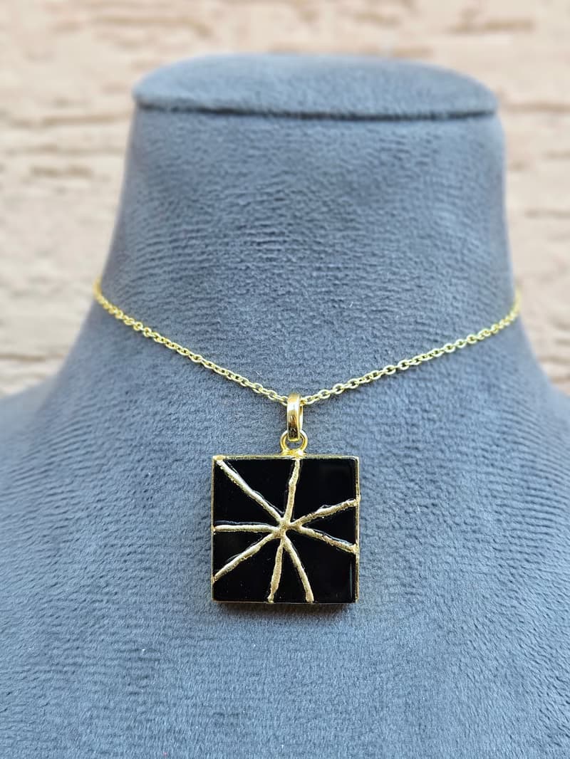 手工金繼項鍊 黑瑪瑙方形吊墜 鍍金銀底 藝術修復風格珠寶