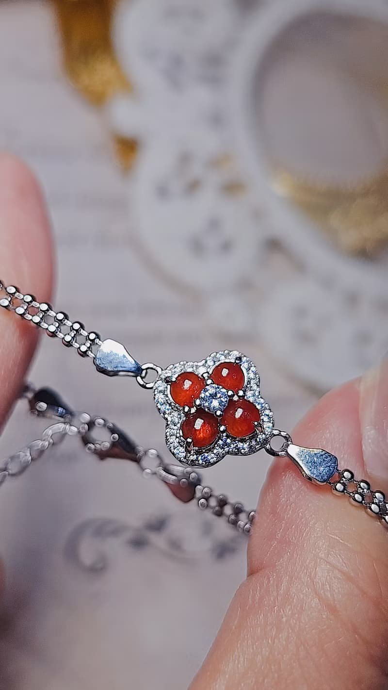 |鴻運美人|A貨翡翠冰玻鮮紅翡蛋面3.8mm純銀鍍18k四葉草手鏈