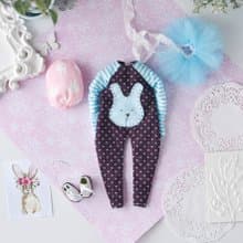 Blythe娃娃在巧克力绿松石风格与野兔和气球连身衣