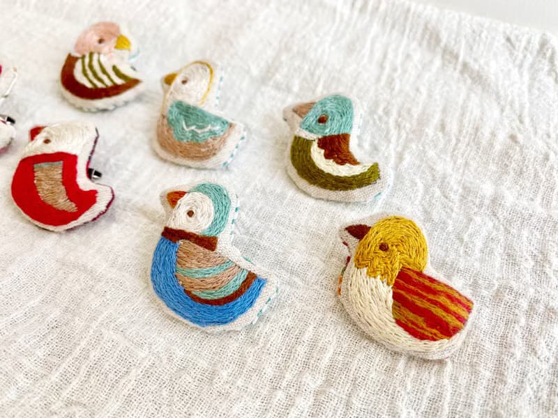 小鳥村落 刺繡鳥兒布胸針