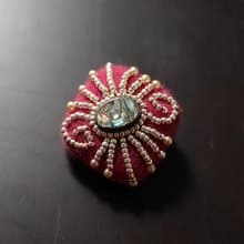 ひとくちチョコレートのブローチ いきもの ピンク 1