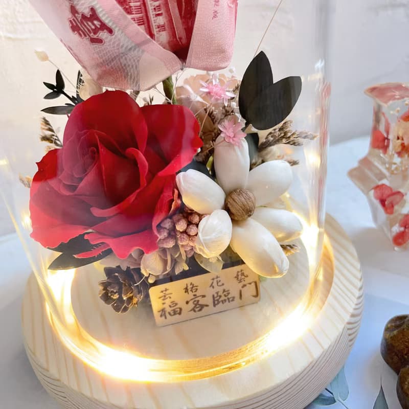 璀璨永恆・財運玫瑰燈 有錢花永生玫瑰玻璃罩 情人節 父親節 生日