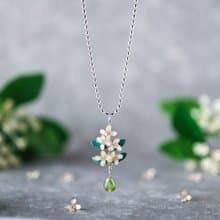 秋の花　銀木犀と葉っぱのロングネックレス