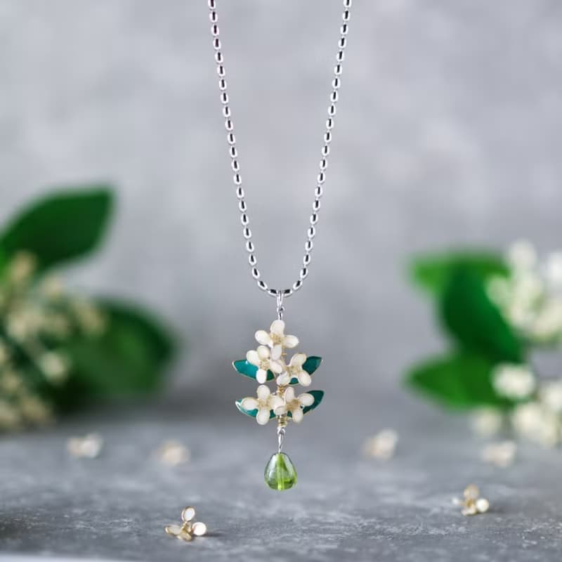 秋の花　銀木犀と葉っぱのロングネックレス