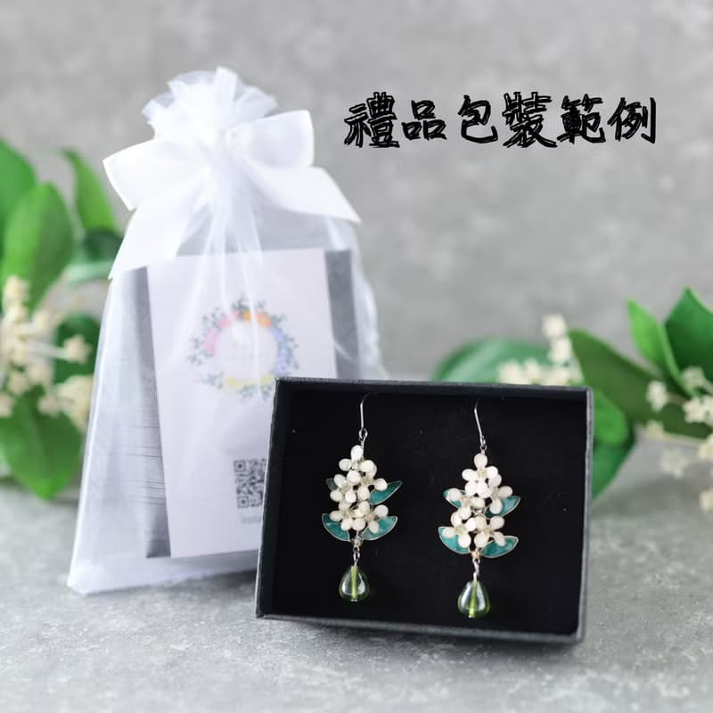 秋の花　銀木犀と葉っぱのロングネックレス