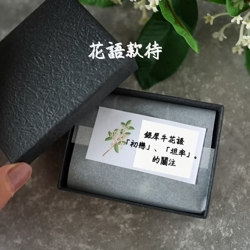 秋の花　銀木犀と葉っぱのロングネックレス