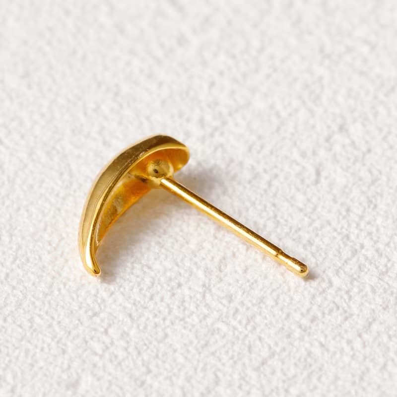 asymmetry-plain pierced earring GD　ニッケルフリーピアス　おしゃれなシンプルアシンメトリーデザイン 　ゴールド