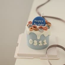 麥片三寸蛋糕造型香氛蠟燭喔 可以備註更改生日數字