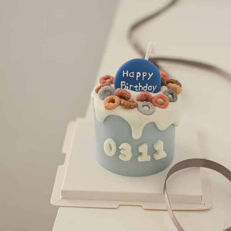 麥片三寸蛋糕造型香氛蠟燭喔 可以備註更改生日數字