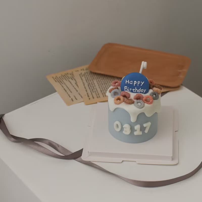 麥片三寸蛋糕造型香氛蠟燭喔 可以備註更改生日數字