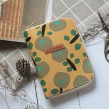 手作短夾包。芥末圓仔花