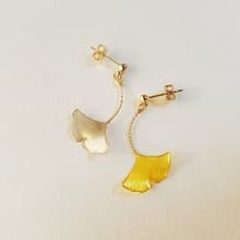 銀杏のシンプルピアス・秋色