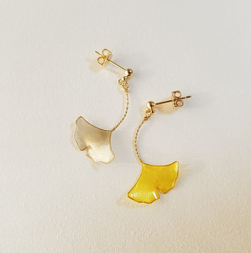 銀杏のシンプルピアス・秋色