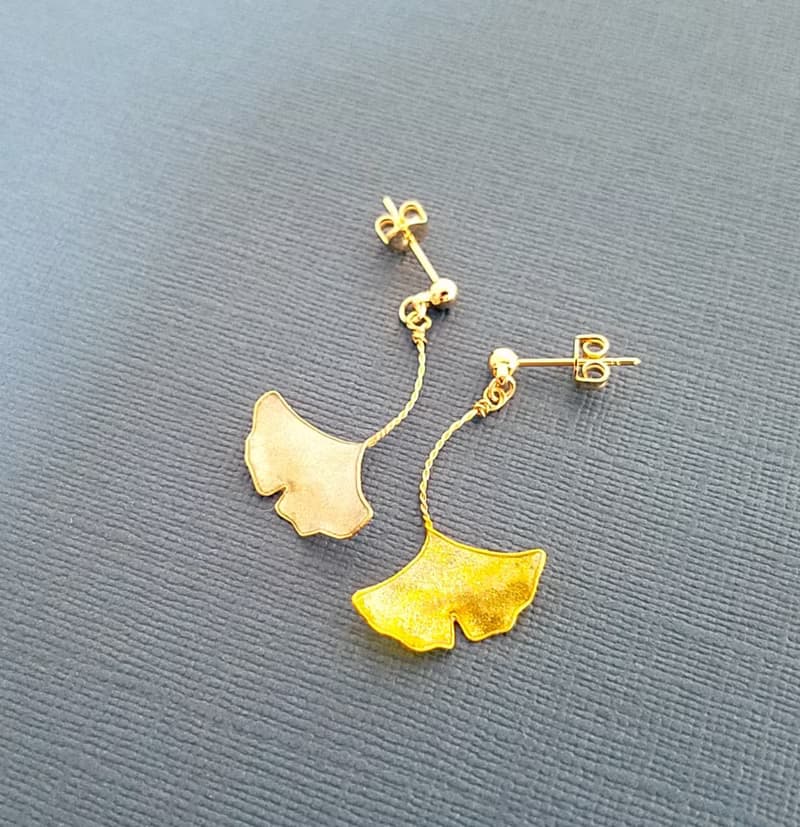 銀杏のシンプルピアス・秋色