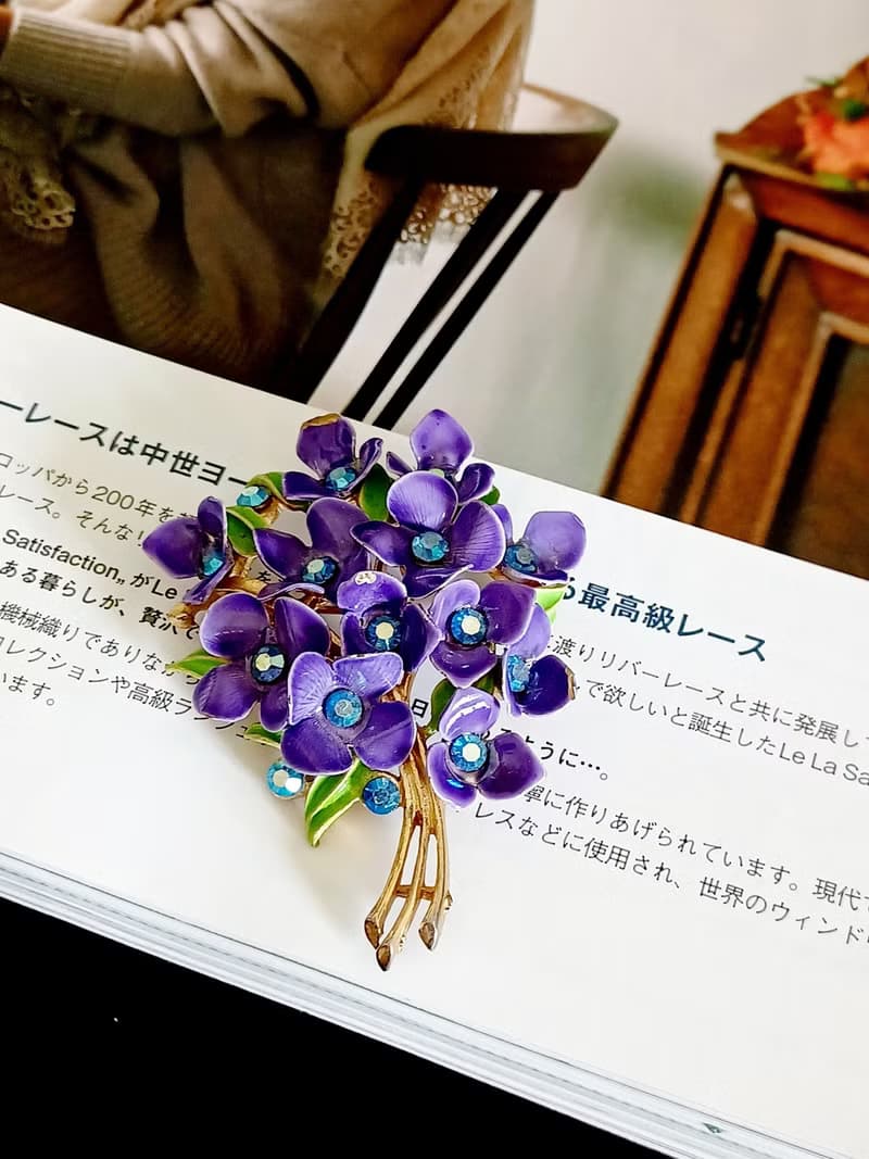 vintage jewelry 奧地利紫色琺瑯紫羅蘭花束  別針  胸針