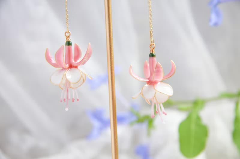 【粉色倒掛金鐘耳飾】手工原創 銅線樹脂  優雅 耳環 節日禮物