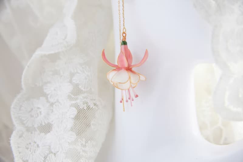 【粉色倒掛金鐘耳飾】手工原創 銅線樹脂  優雅 耳環 節日禮物