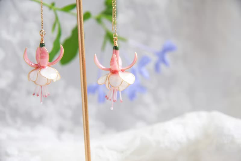 【粉色倒掛金鐘耳飾】手工原創 銅線樹脂  優雅 耳環 節日禮物