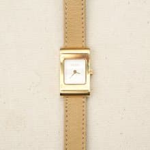 A ROOM MODEL - Vintage Gucci金色矩形古董錶