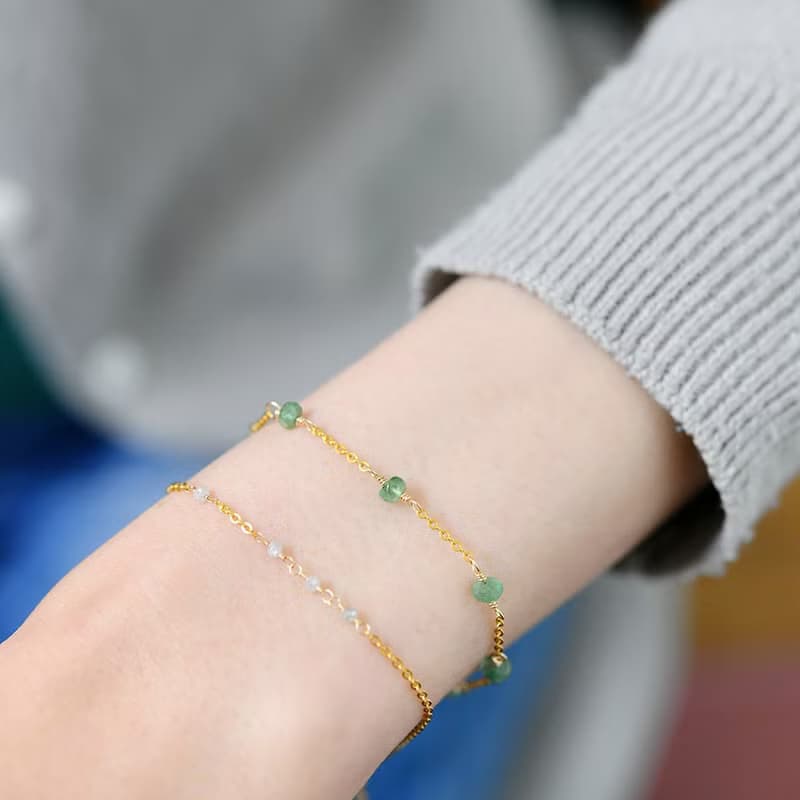 幸運と幸福 叡智を象徴する石 エメラルドのブレスレット 5月の誕生石 重ね付けにも