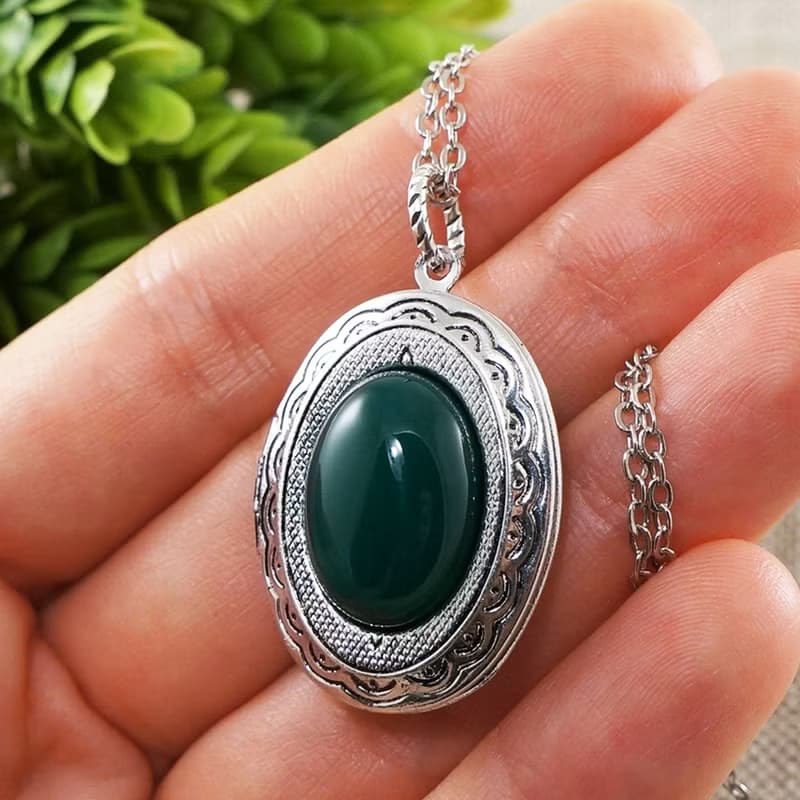 Green Agate Stone Silver Oval Photo Locket Pendant Necklace Woman Jewelry Gift