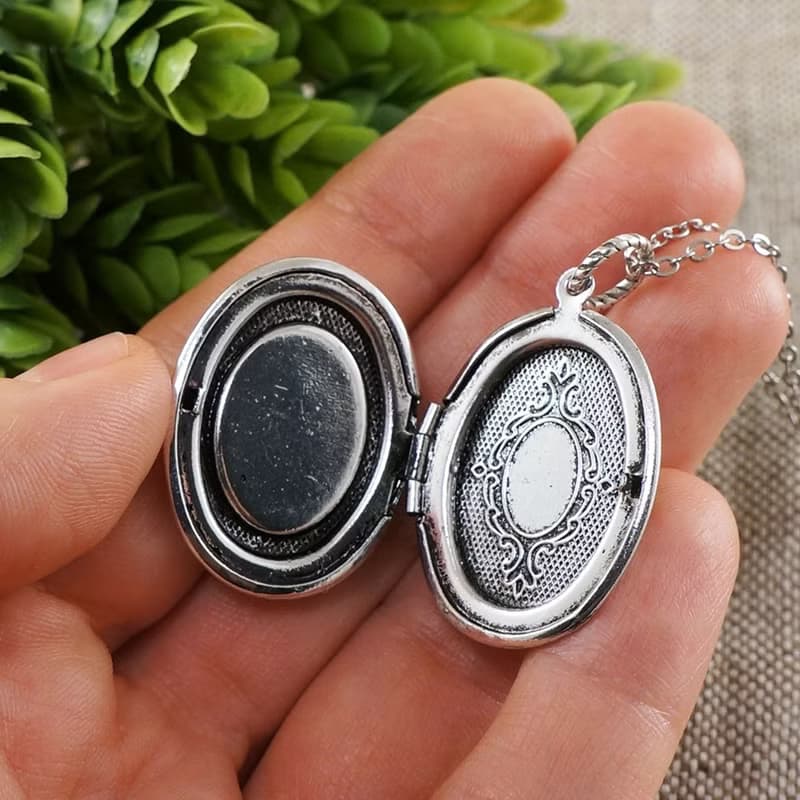 Green Agate Stone Silver Oval Photo Locket Pendant Necklace Woman Jewelry Gift