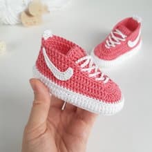 Baby girl booty pink crochet baby shoes, gift for daughter, newborn booties