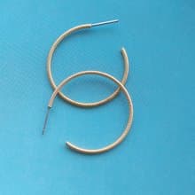 Vintage Jewelry 西洋古董飾品  細版金線金刷紋 C圈 針式耳環