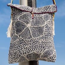 手縫純棉布側背包/刺繡斜背包/刺繡肩背包/indigo手縫藍染包-花朵