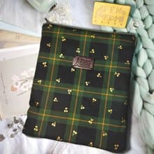 日本布料經典綠格學院風櫻桃拉鍊書衣-Kobo Elipsa2E閱讀器拉鍊袋